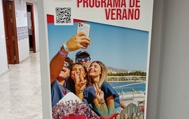 Plakat szkoły w języku hiszpańskim