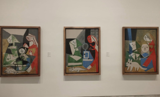 Zdjęcie trzech obrazów Picassa w muzeum