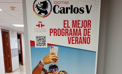 Plakat szkoły w języku hiszpańskim